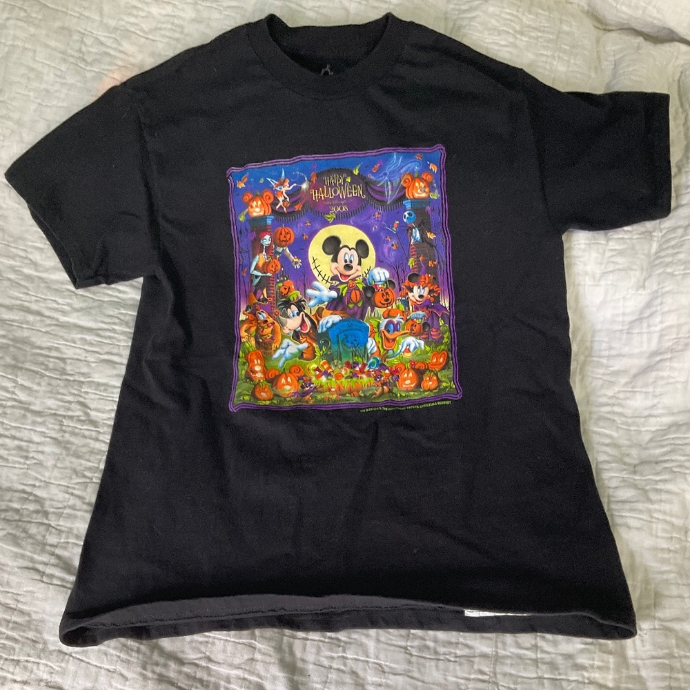 Disney Halloween shirt 2008 size L.  K41
